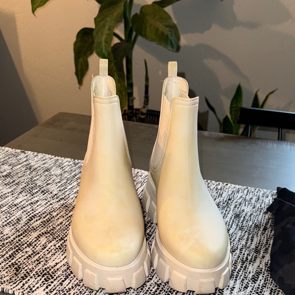 Jeffery Campbell Stylish Cream Chelsea Boots